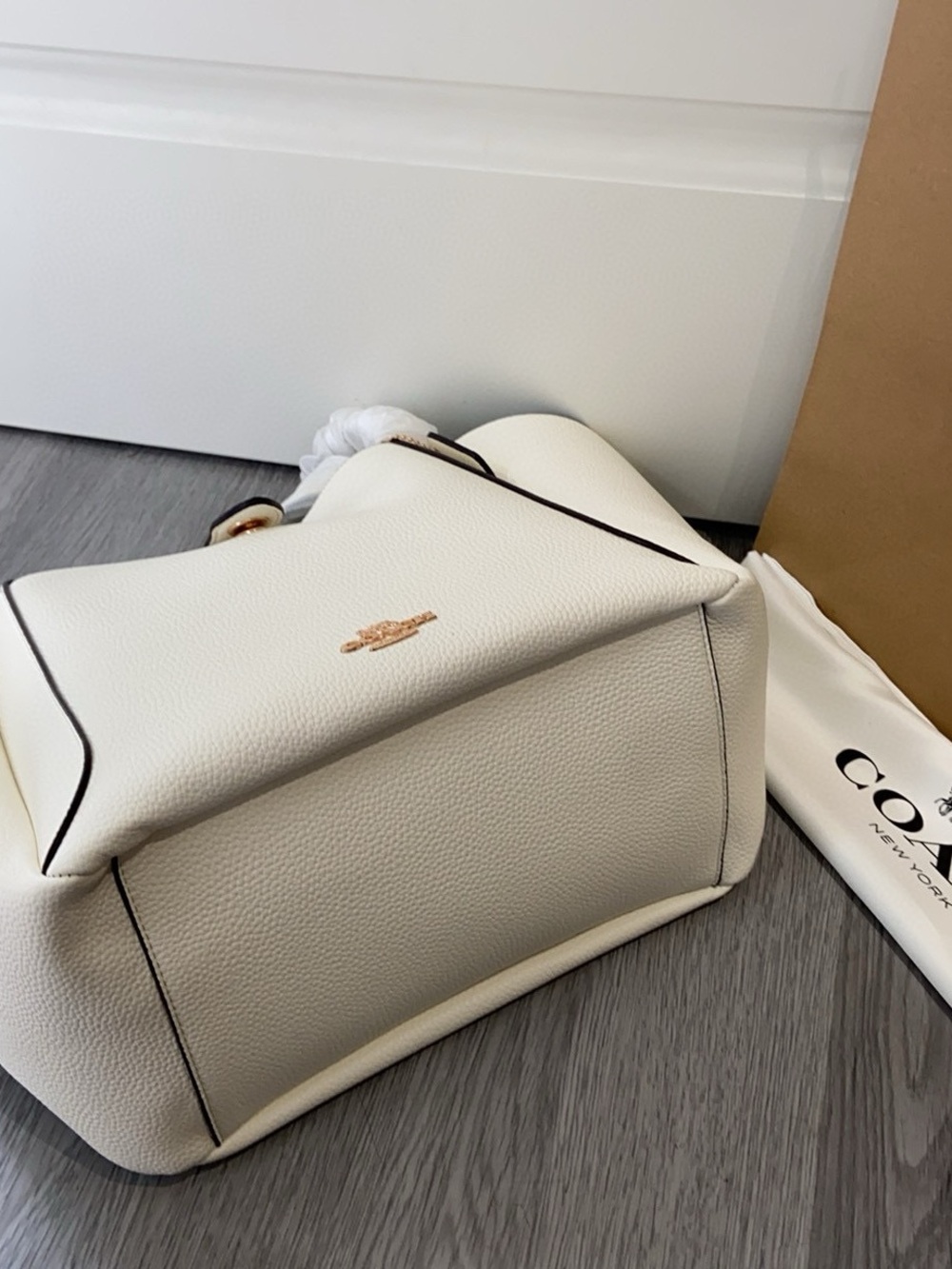 Coach Cream Pebbled Leather Shoulder Tote with Gold Hardware - Picture 4 of 9